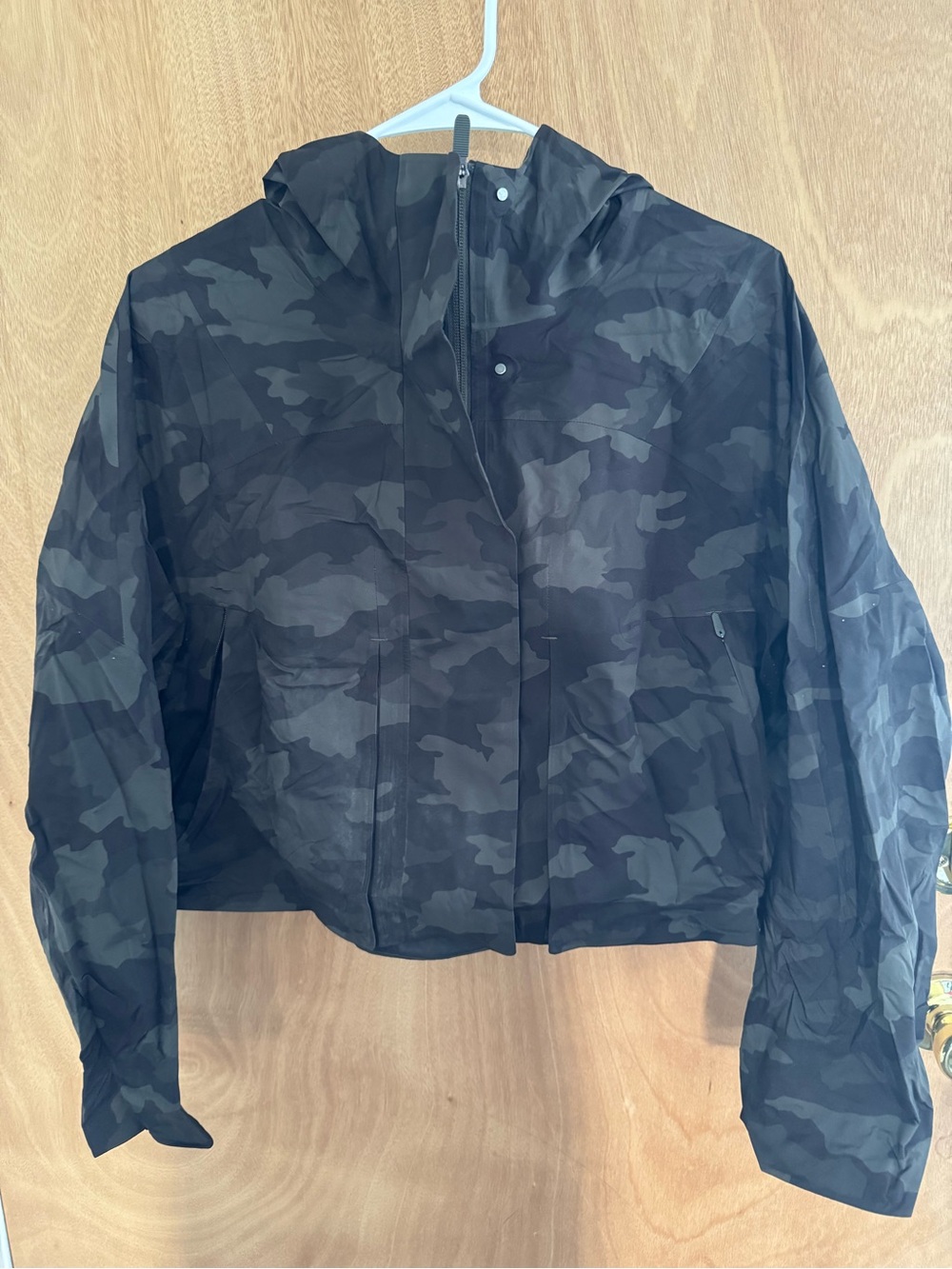 Lululemon rain chaser jacket - Picture 4 of 6